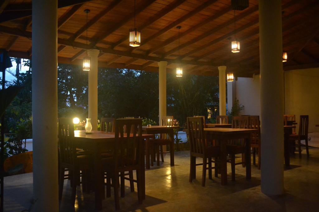 Surf Lanka Hotel Matara Buitenkant foto