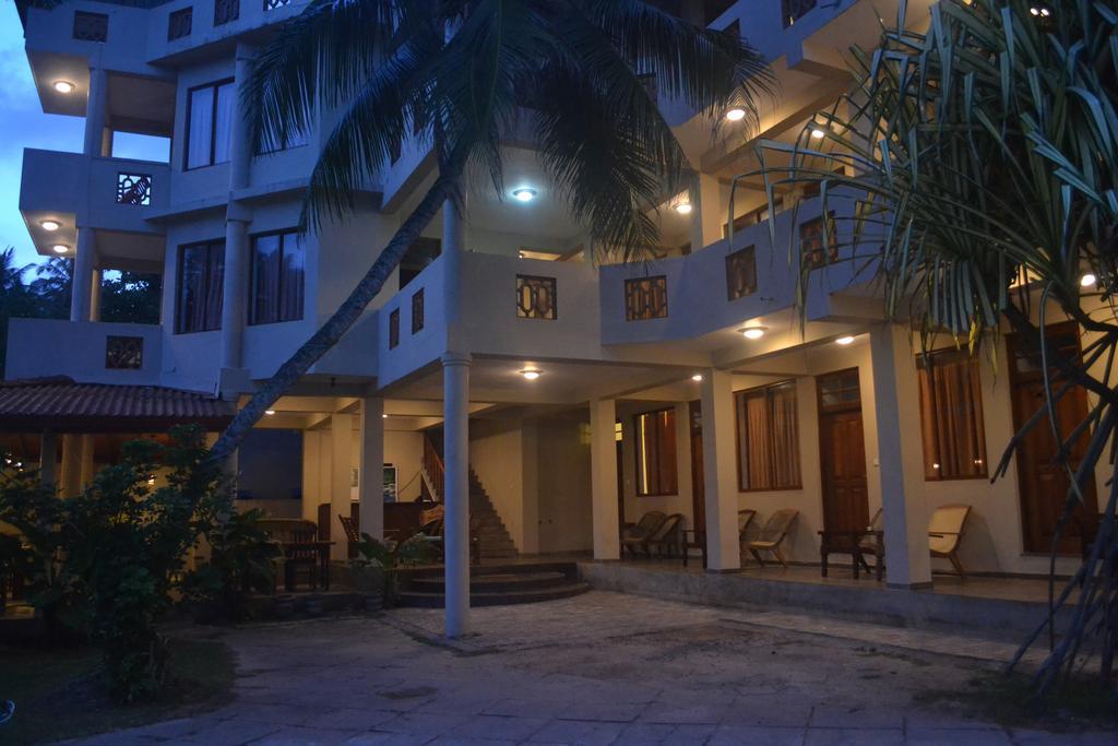 Surf Lanka Hotel Matara Buitenkant foto