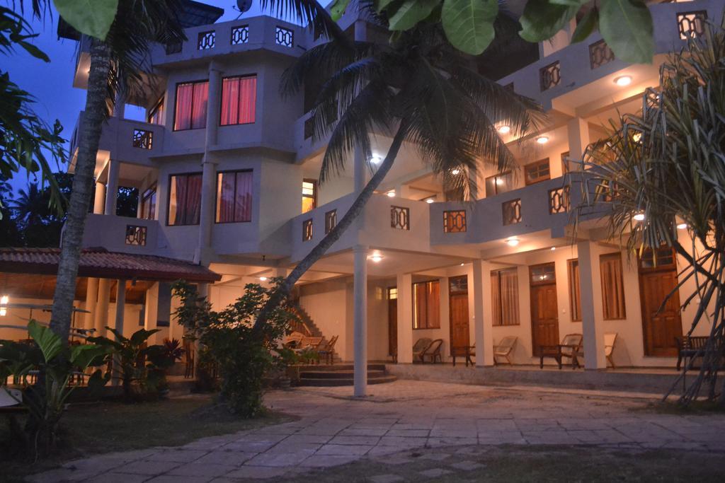 Surf Lanka Hotel Matara Buitenkant foto
